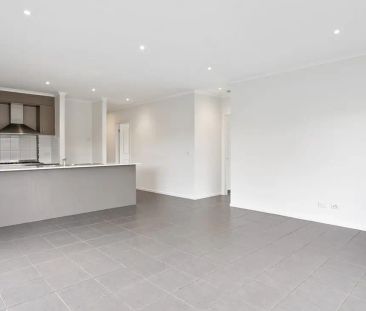 Modern 3-Bedroom Family Home in Kurunjang - Photo 6