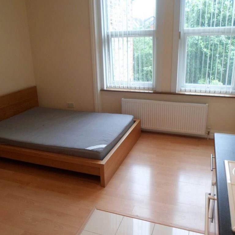 Studio to rent - Photo 1