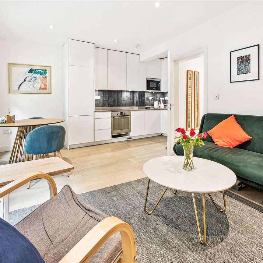 Bright one bedroom modern apartment in Fulham - Photo 1