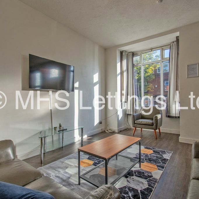 4 Bedroom Mid Terraced House for rent in Beechwood Mount - Photo 1