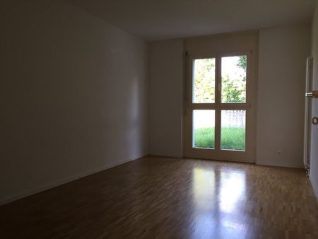 Sunny 4.5-room apartment on the ground floor is waiting for you! - Photo 2