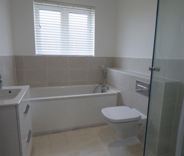 3 bedroom semi-detached house to rent - Photo 6