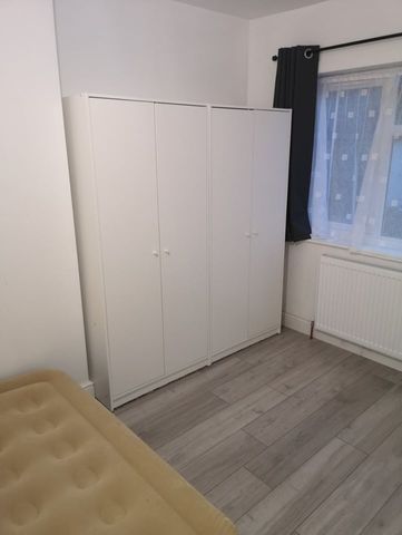 Room in a Shared House, Norbury Avenue, CR7 - Photo 3