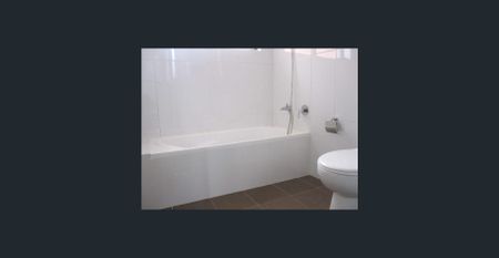 LARGE FOUR BEDROOM FAMILY HOME - Photo 5