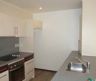 Modern Townhouse in Central Location - Photo 4