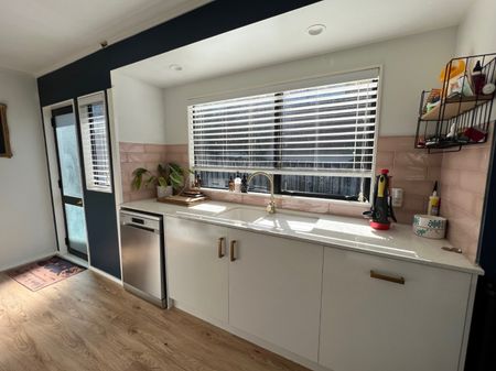 Unit 1, 3 Fernlea Rise, Bayview, Auckland - Photo 5