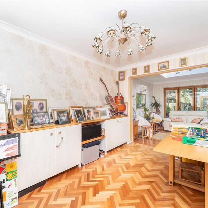 5 bedroom detached house to rent - Photo 1