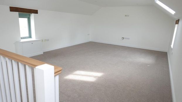 3 bedroom barn conversion to rent - Photo 1