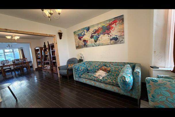 5 Bed Semi-Detached House, Park Lane, HA2 - Photo 1