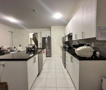 For Lease - 185 Hayrake Street, Brampton, Ontario - Photo 5