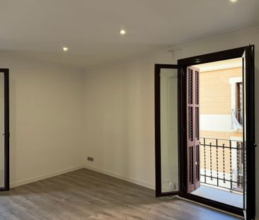 Piso de alquiler en Sants - Photo 2