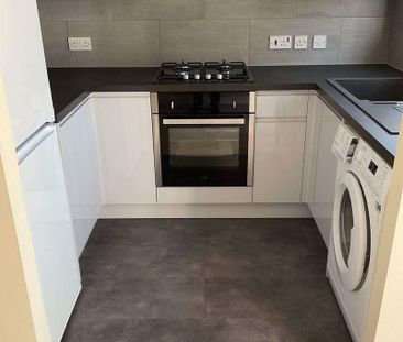 2 bedroom semi-detached house to rent - Photo 6