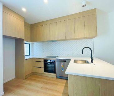 Modern Living in Flat Bush - Newish Terrace Home - Photo 4