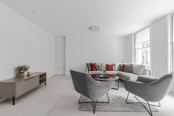 3 bedroom mews to rent - Photo 1