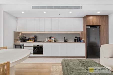 Luxurious Modern Apartment ! - Photo 3