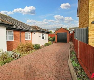 Christopher Close, Hornchurch, RM12 - Photo 1