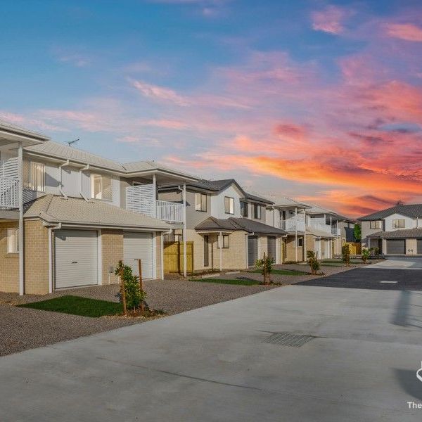 3-bed townhouse with SLUG and driveway - Photo 1