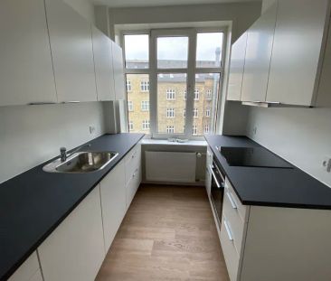 Centralt beliggende lejlighed med lys og charme - Photo 6