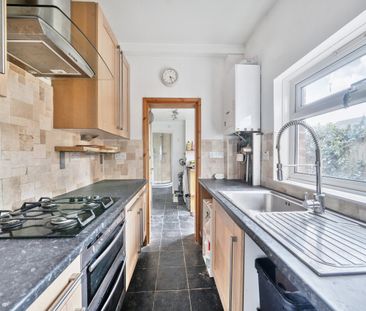 2 bedroom semi-detached house to rent - Photo 5