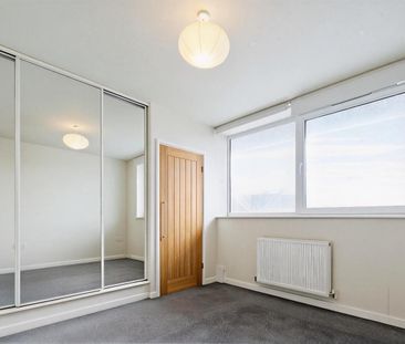 Latimer House, Potters Bar - Photo 2