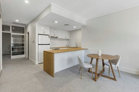 Stylish Furnished One-Bedroom in Prime City-Fringe Location - Photo 5