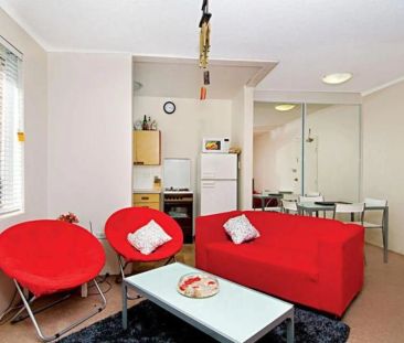 Spacious Studio Apartment In Prime Location - Photo 4