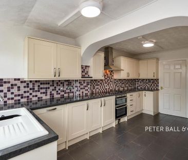 3 bedroom detached house to rent - Photo 3