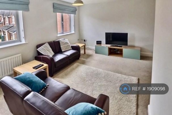 4 bedroom semi-detached house to rent - Photo 1