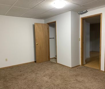 Beautiful 3 Bedroom House in Kentwood East!!! - Photo 3
