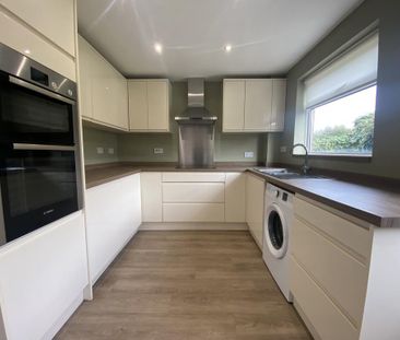 4 bedroom detached house to rent - Photo 3