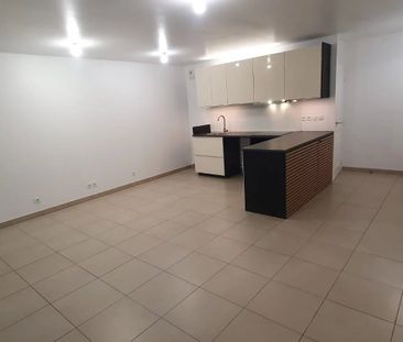 Location Appartement 3 pièces 64m² MARSEILLE 6ème - Photo 5