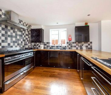 Nightingale Shott, Egham, Surrey, TW20 9SX - Photo 1