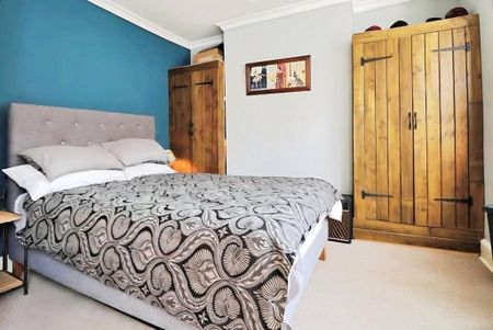 3 bedroom flat to rent - Photo 4