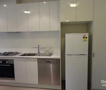 Stylish Interior with Enterainers Terrace - Photo 2