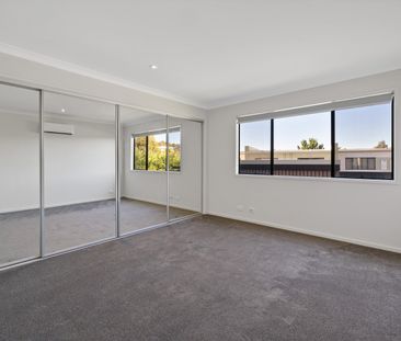 10 Quealy Street, Casey ACT 2913 - House For Rent | Domain - Photo 5