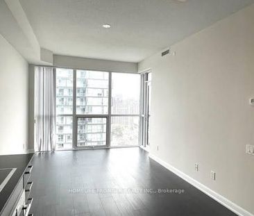 Yonge/Parkhome-Luxurious 1Bdrm 1Bath 1Parking - Photo 4