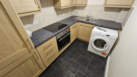 2 bed Apartment - To Let - Photo 3