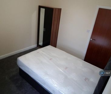 3 bedroom flat to rent - Photo 5