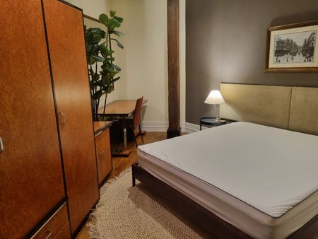 Classic Apartment Modern Day Living - Photo 3