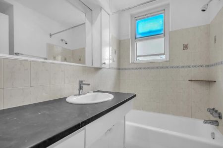 Westmount Place — 1 Bedroom Unit - Photo 5