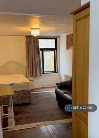 1 bedroom in a flat share to rent - Photo 4
