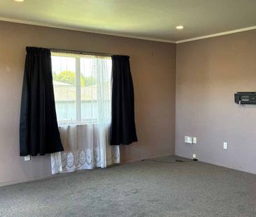 Close to Middlemore and Train Station - Photo 3