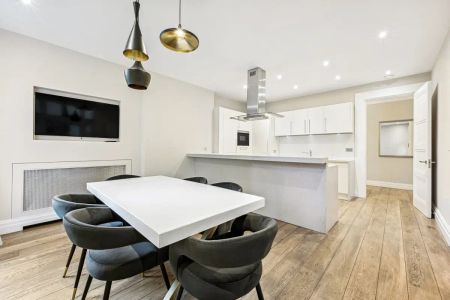 3 bedroom flat in Mayfair - Photo 4