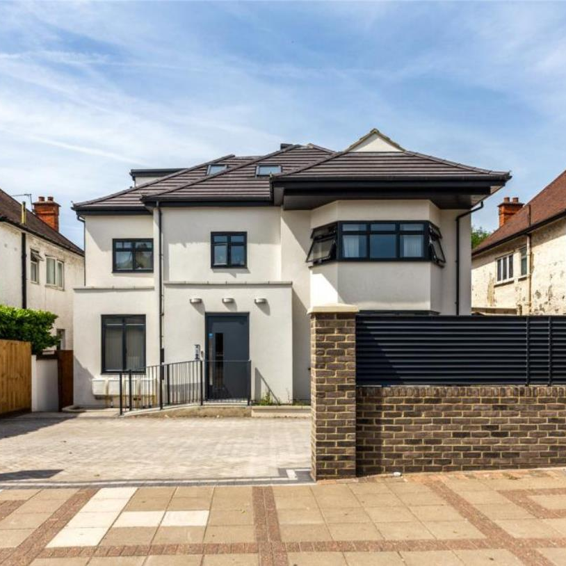 361 Hendon Way, London, NW4 - Photo 1