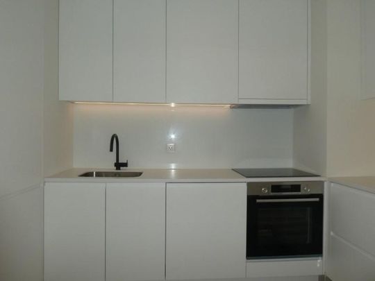 2 bedroom luxury Flat for rent in Lisbon, Portugal - Photo 1