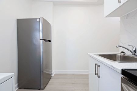 For Lease - 952 Queen Street, Toronto, Ontario - Photo 4