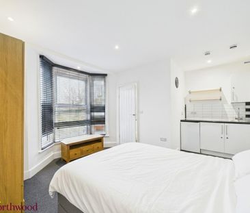 1 bedroom in a house share to rent - Photo 3