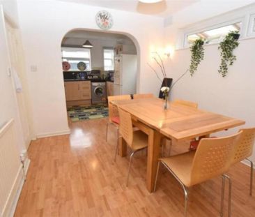 3 Bed Semi-Detached House, Shakespeare Crescent, E12 - Photo 3