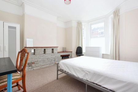 5 bedroom terraced house to rent - Photo 2