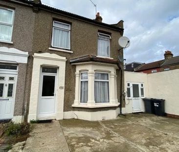 4 Bed Semi-Detached House, Eynsford Road, IG3 - Photo 1